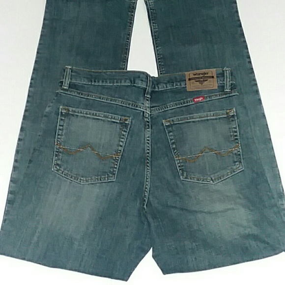 NWT Wrangler jeans relaxed straight leg MED WASH - Picture 1 of 8